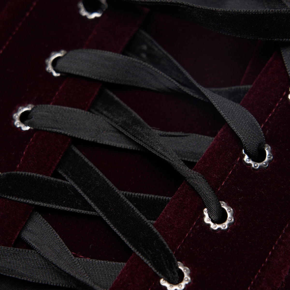 Cinturón Corsé de Terciopelo Rojo con Encaje Negro y Cordones