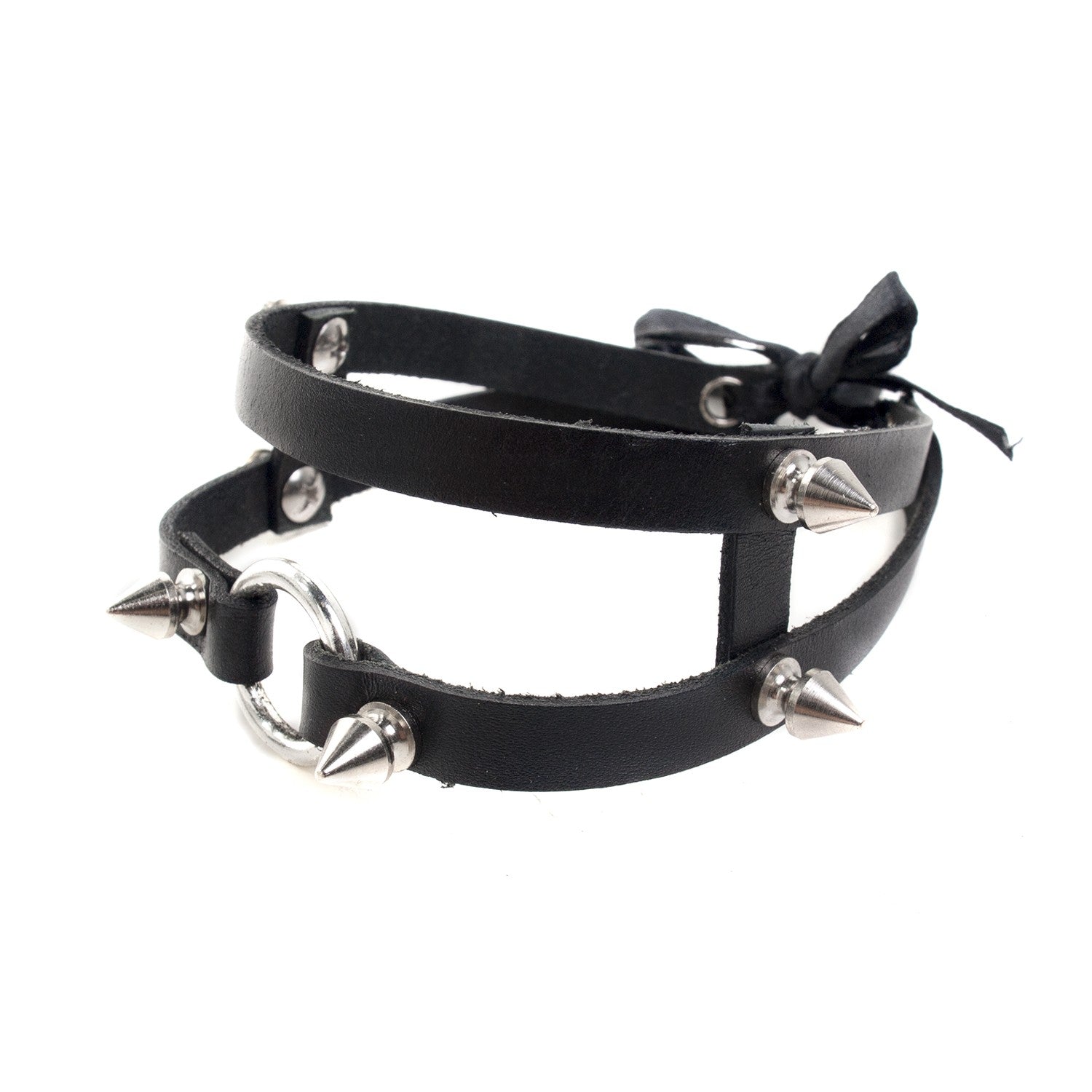 Collar Tipo Arnés con Aro y Tachuelas de Pico