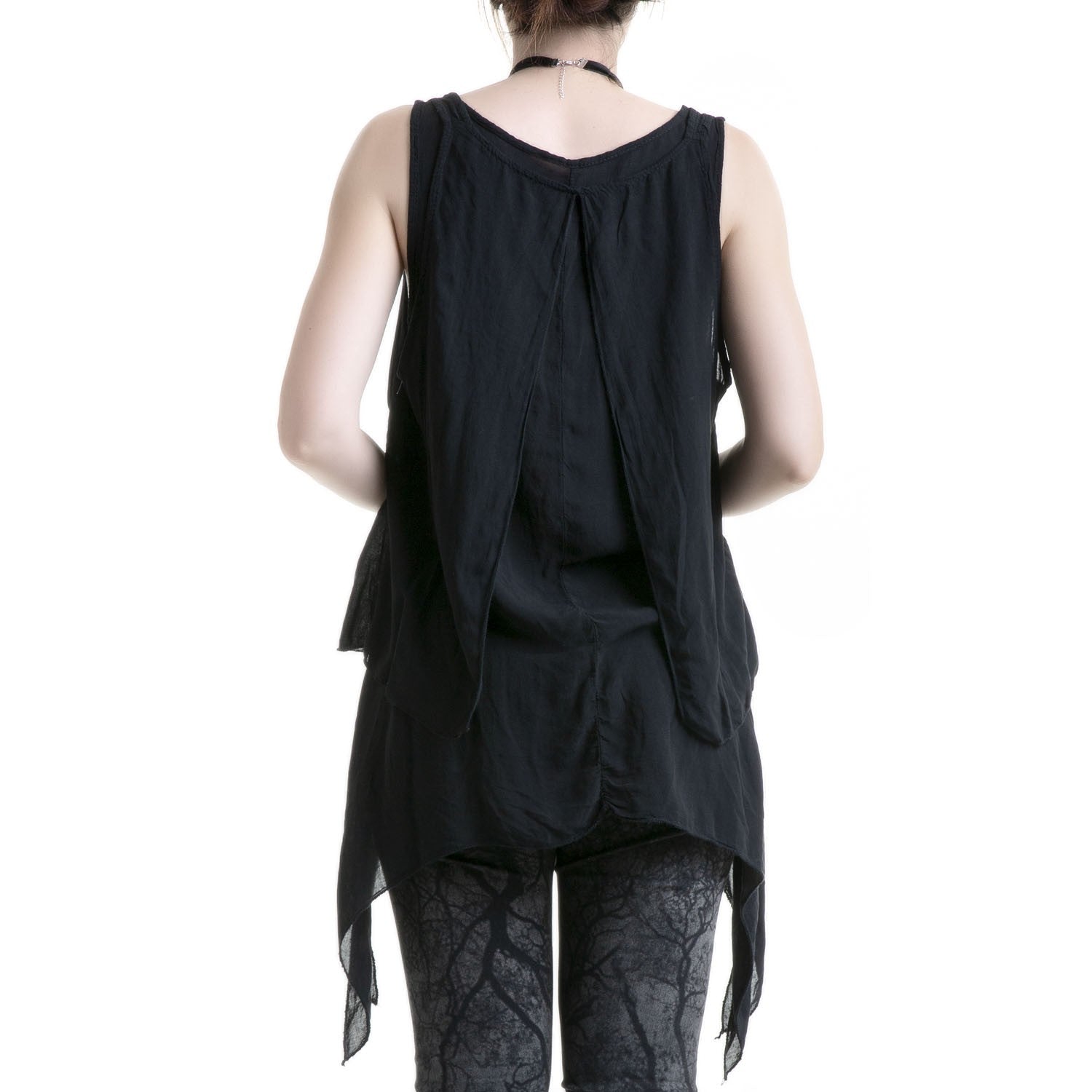 camiseta negra ancha