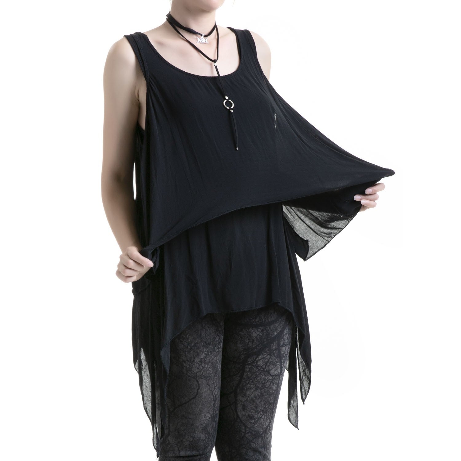 camiseta negra ancha