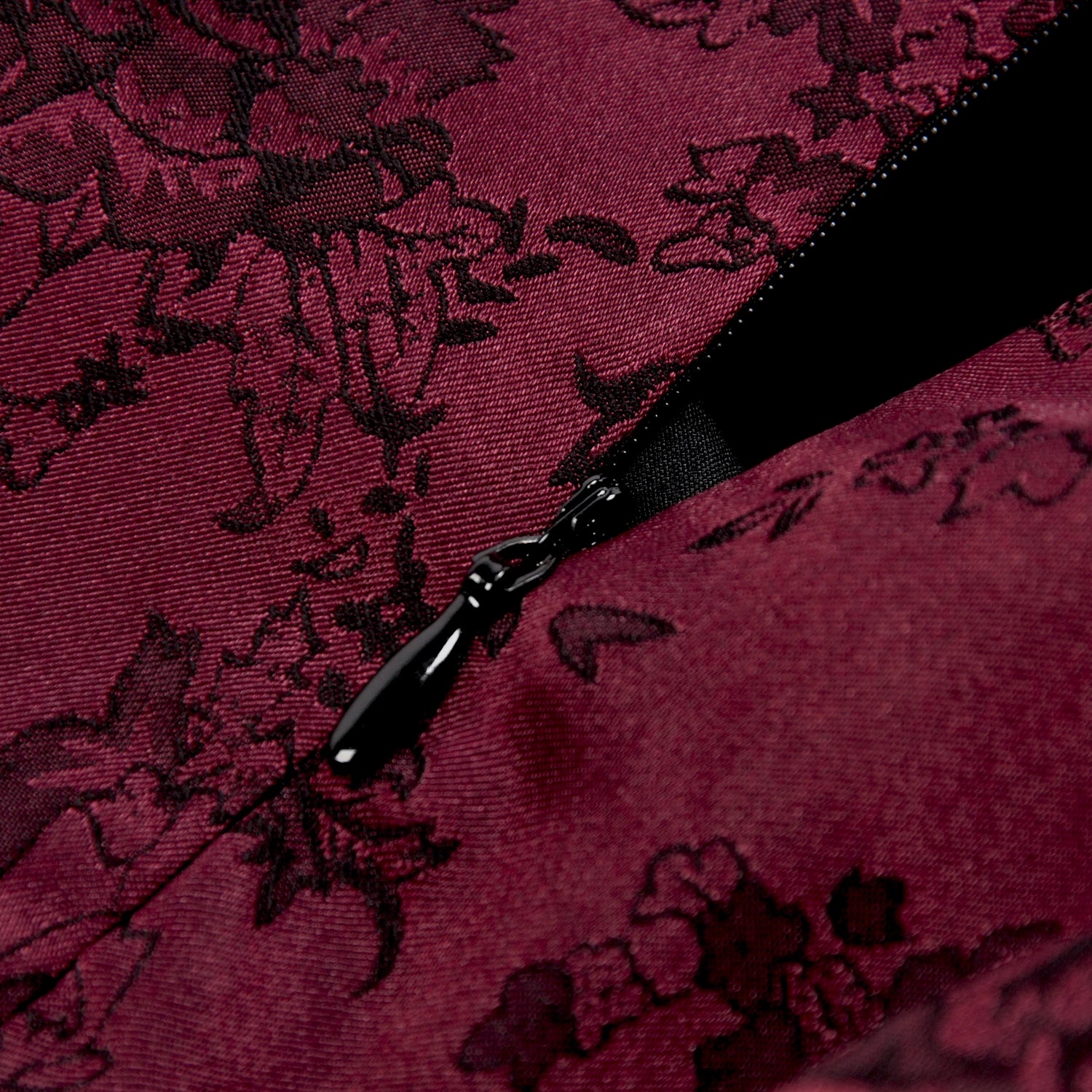 Vestido Largo Bordô Gótico | Folhos Assimétricos