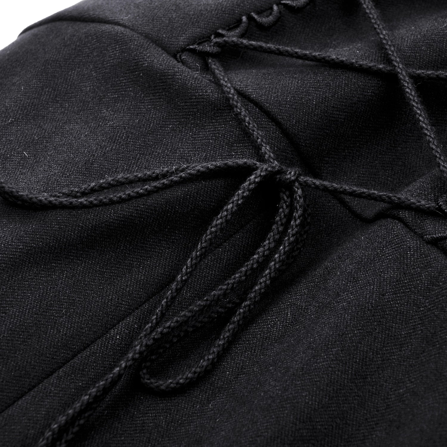 Abrigo Largo con Cuello de Pelo y Lazada Trasera