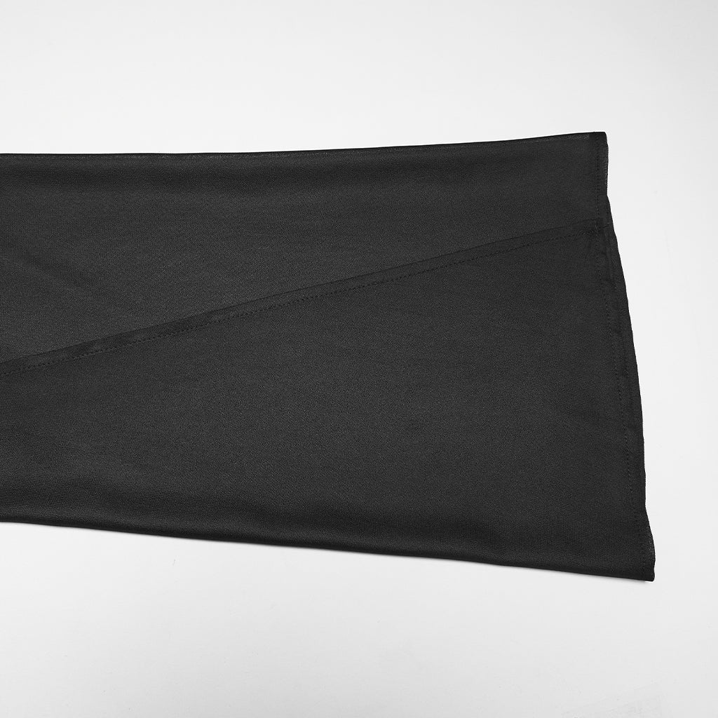 Detalle del bajo de la manga de gasa negra