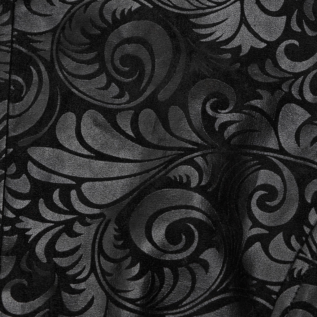 Detalle del tejido con estampado barroco de volutas en negro mate y satinado