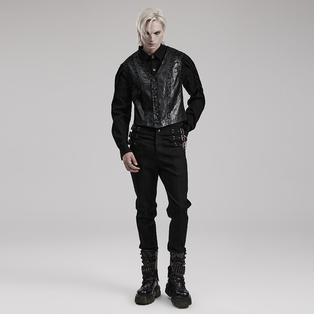 Look completo con el chaleco gótico negro, camisa, pantalón con hebillas y botas, que no se incluyen