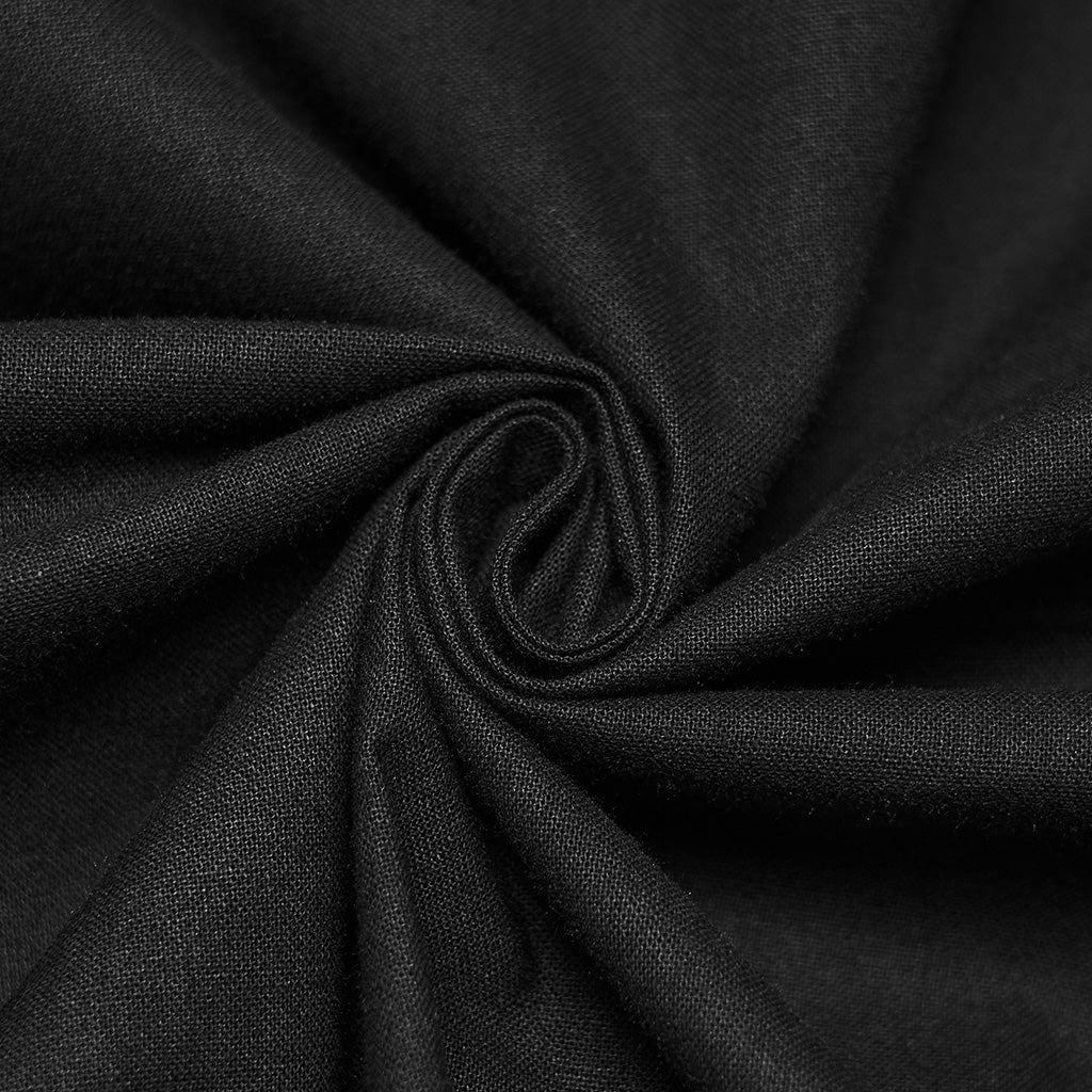 Tejido de algodón negro de la camisa gótica visto de cerca