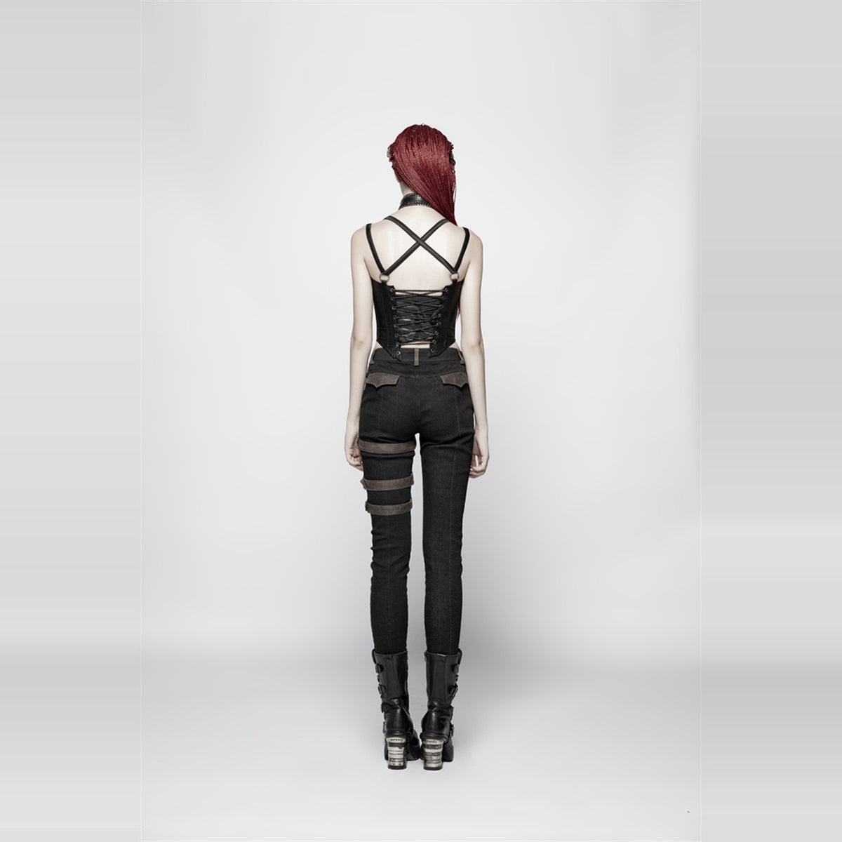 Espalda del corsé punk con tirantes cruzados en X y lazada trasera