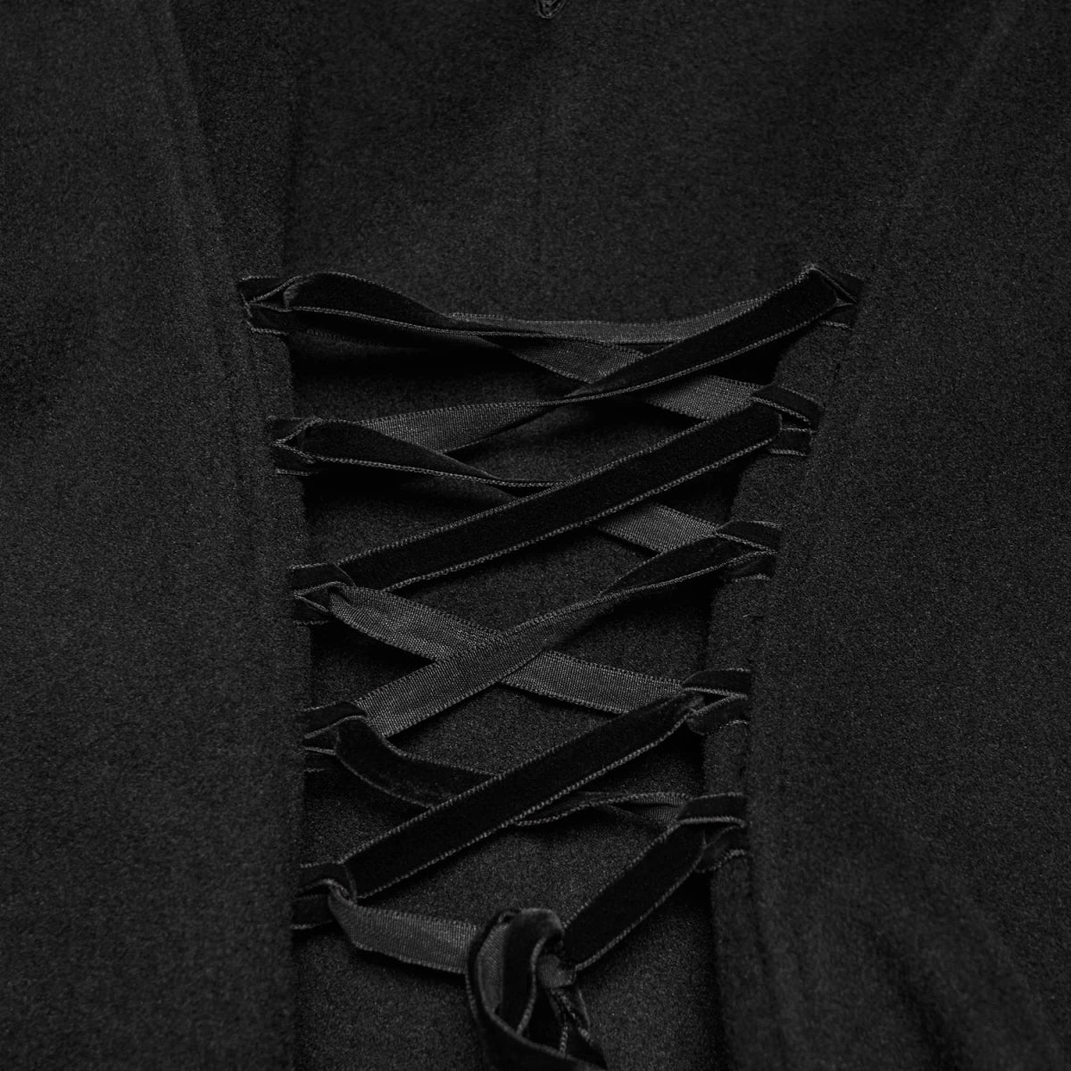 Abrigo Gótico Negro con Pechera de Terciopelo Burdeos Bordada - Crazyinlove