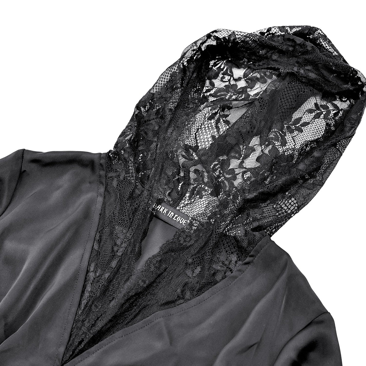 Blusa Gótica de Satén con Capucha de Encaje TW713: detalle de la capucha de encaje