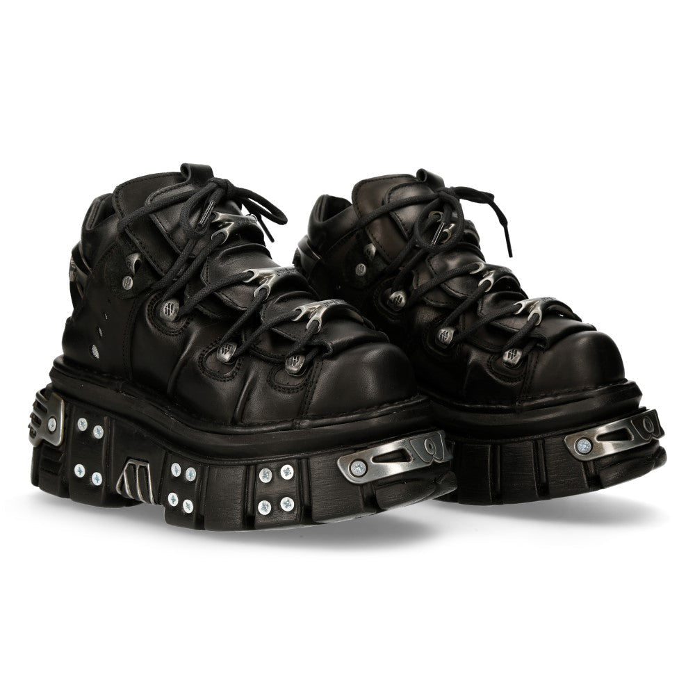 Par de botines New Rock M-106-S70 con plataforma tachonada