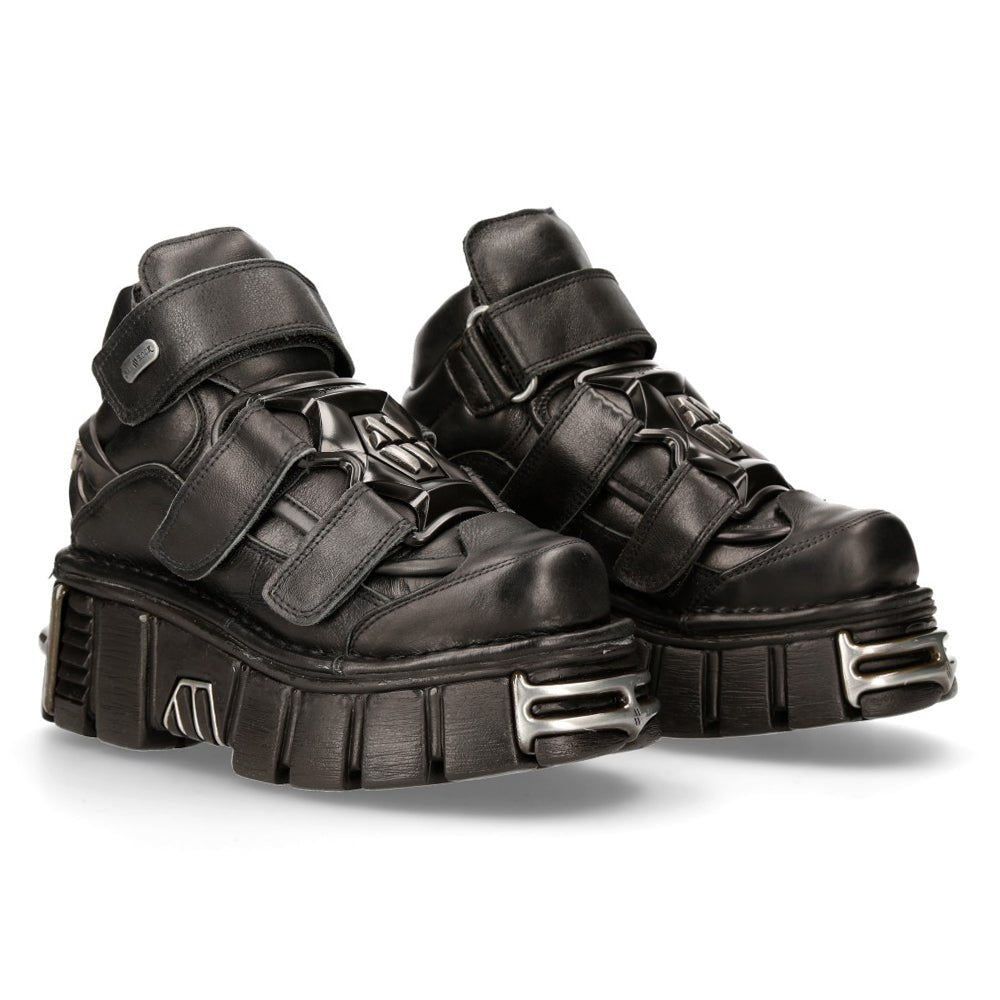 Par de botines New Rock M-285-S1 negros con velcro y puntera metálica, vista de tres cuartos