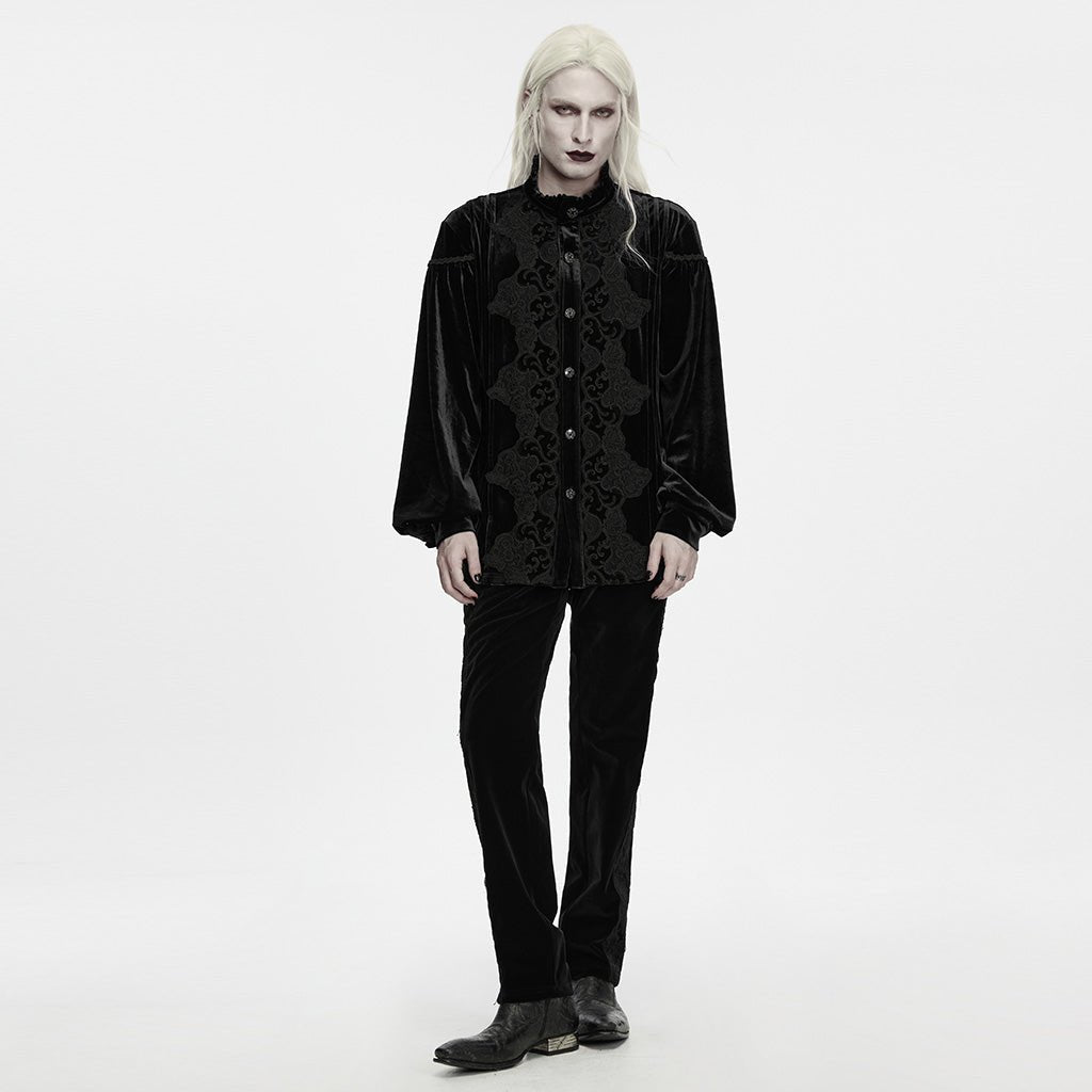Look completo con la camisa bordada de terciopelo y pantalón negro no incluido