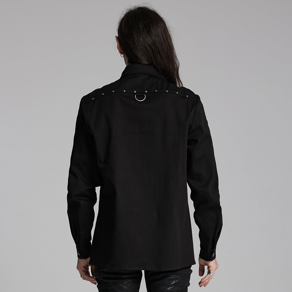 Espalda de la camisa punk negra con tira de tachuelas y anilla en D central