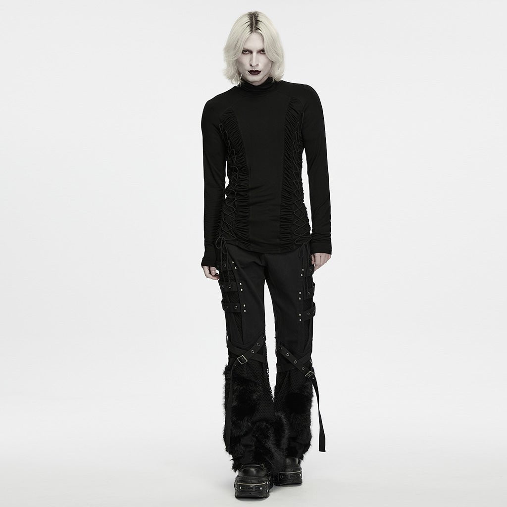 Look completo con la camiseta de cordones, pantalón con correas y pelo, y botas no incluidos