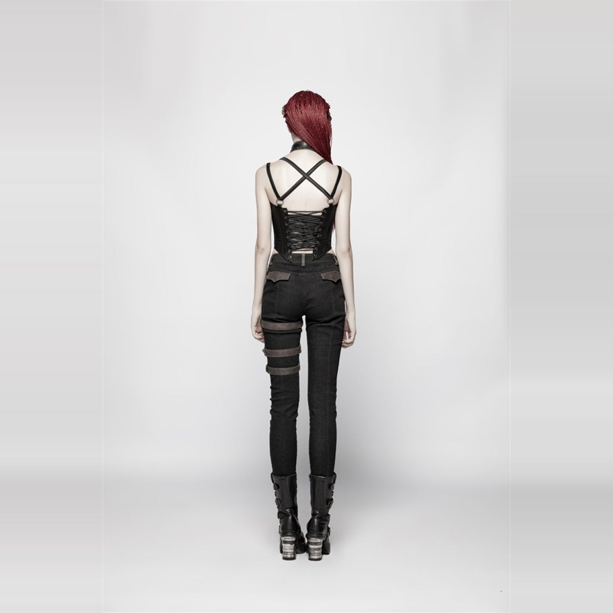 Espalda del corsé punk con tirantes cruzados en X y lazada trasera