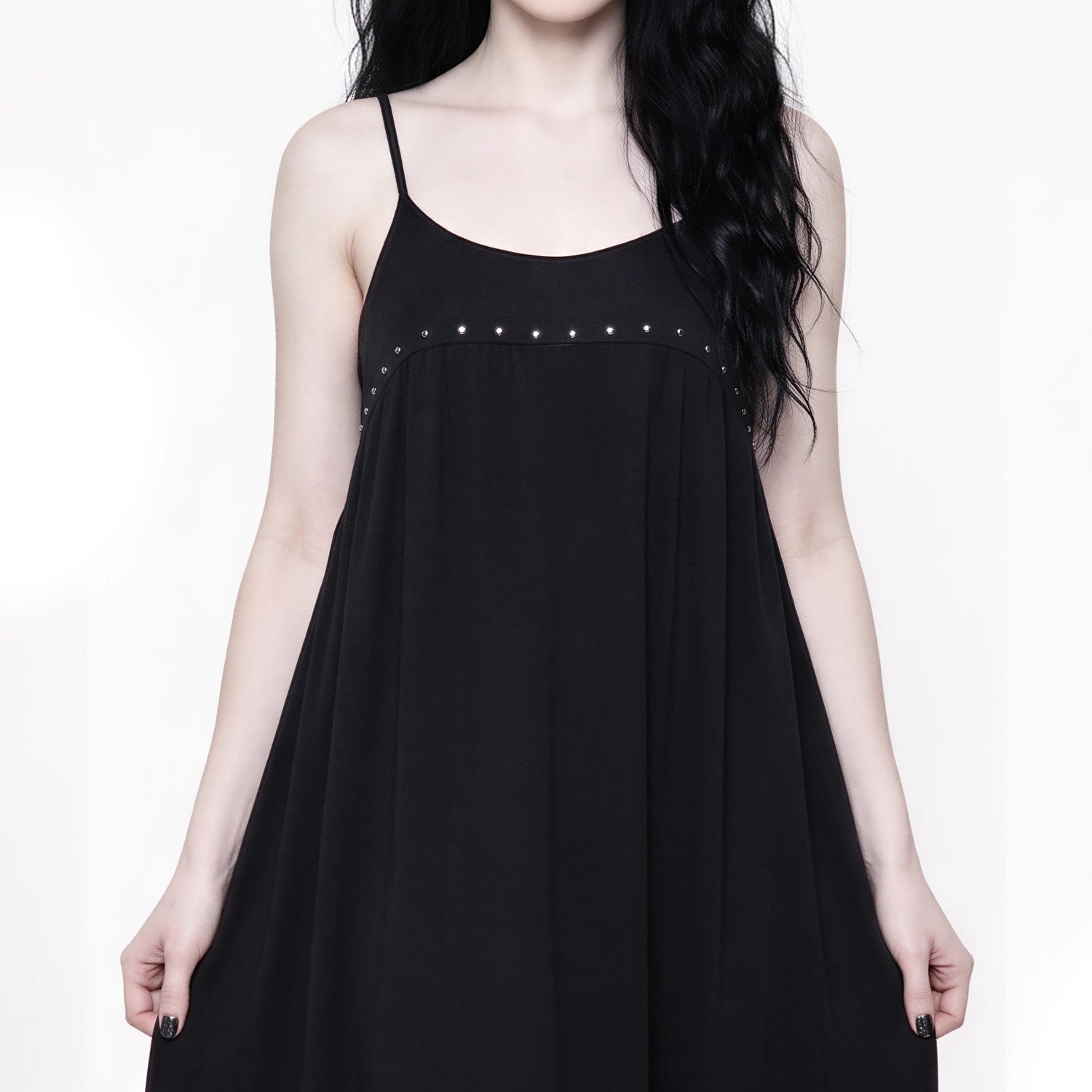 Vestido Largo con Tachuelas y Tirantes Finos