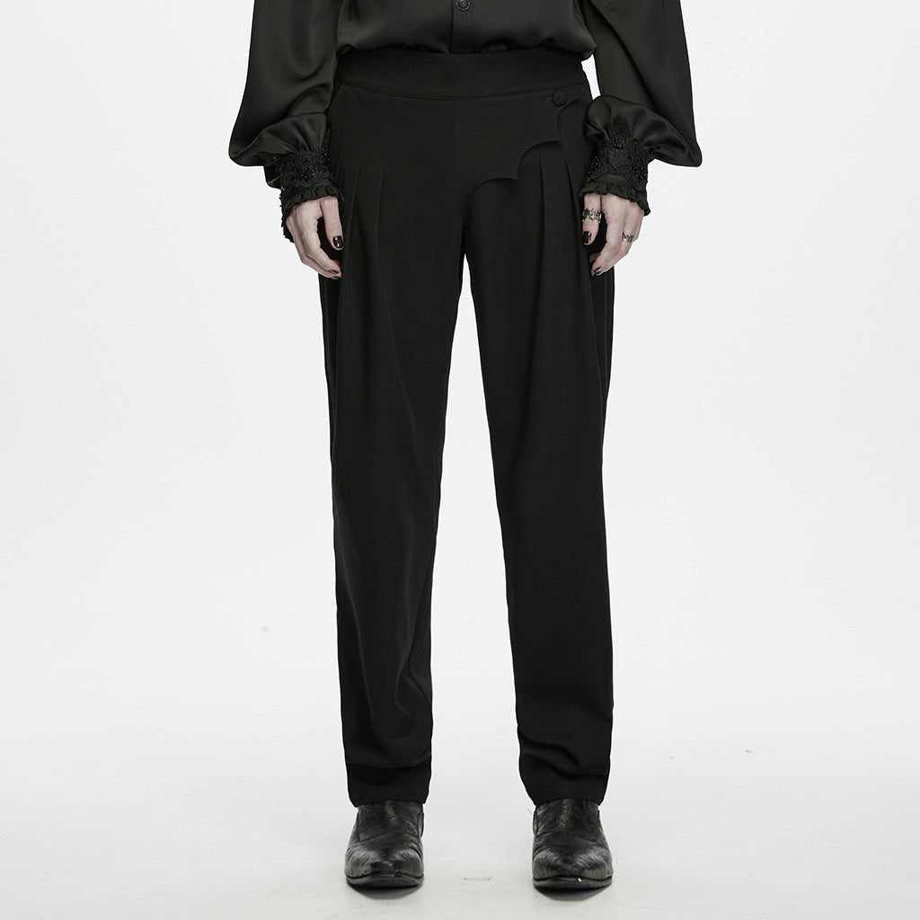Pantalón negro de pinzas con tapeta murciélago puesto, vista frontal