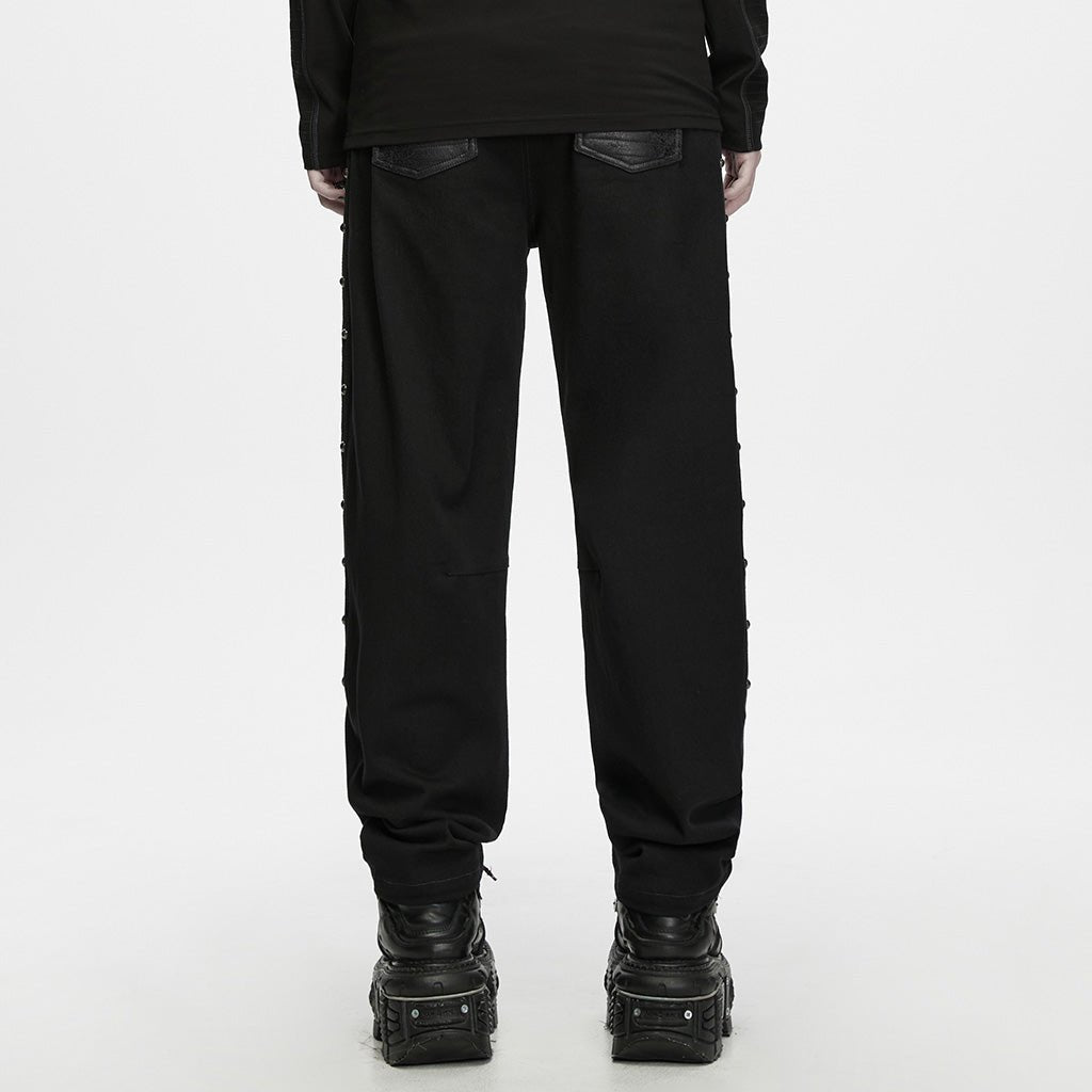 Espalda del pantalón punk negro con bolsillos acolchados craquelados