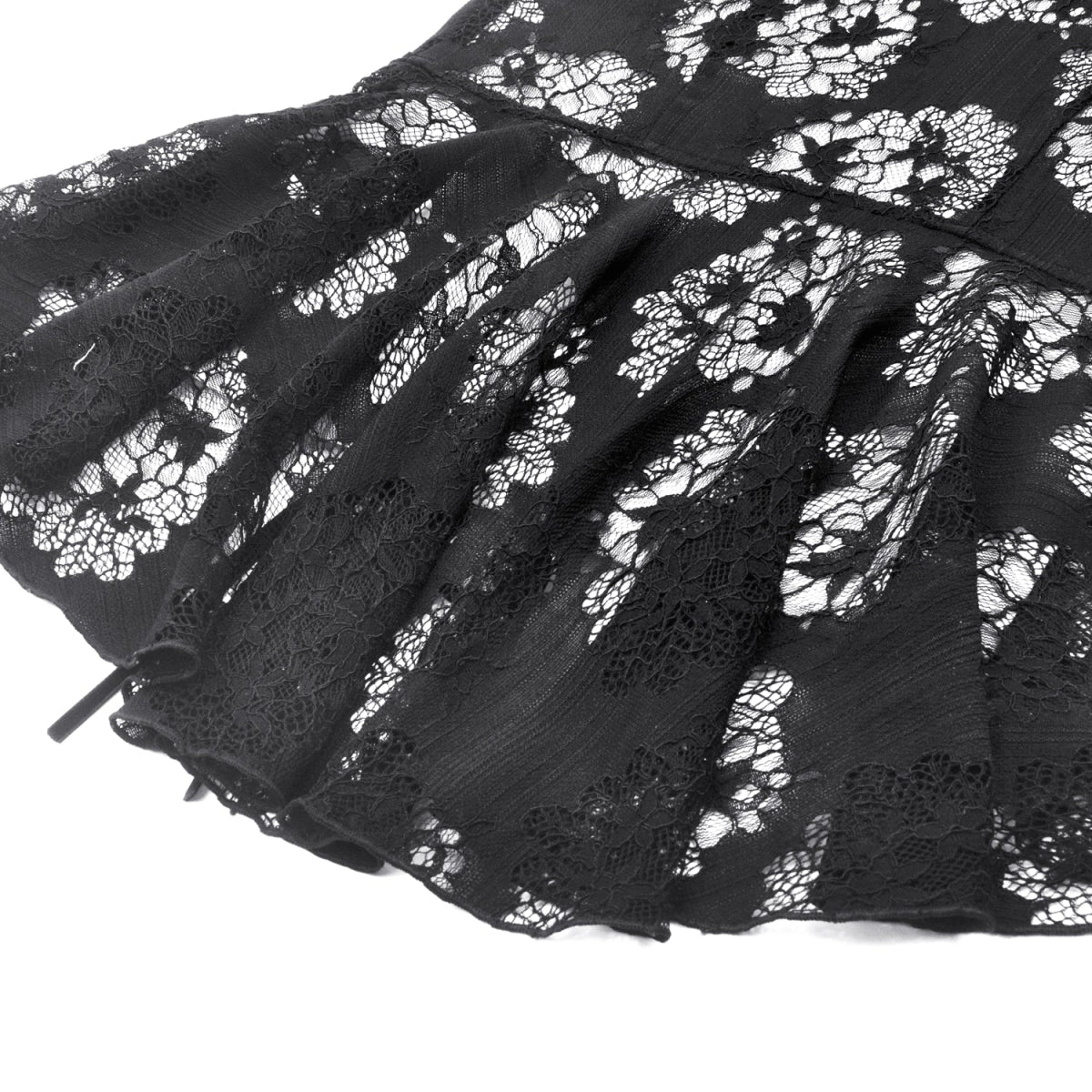 Top GĂłtico Con Cruzados y Encaje Floral Negro - Crazyinlove