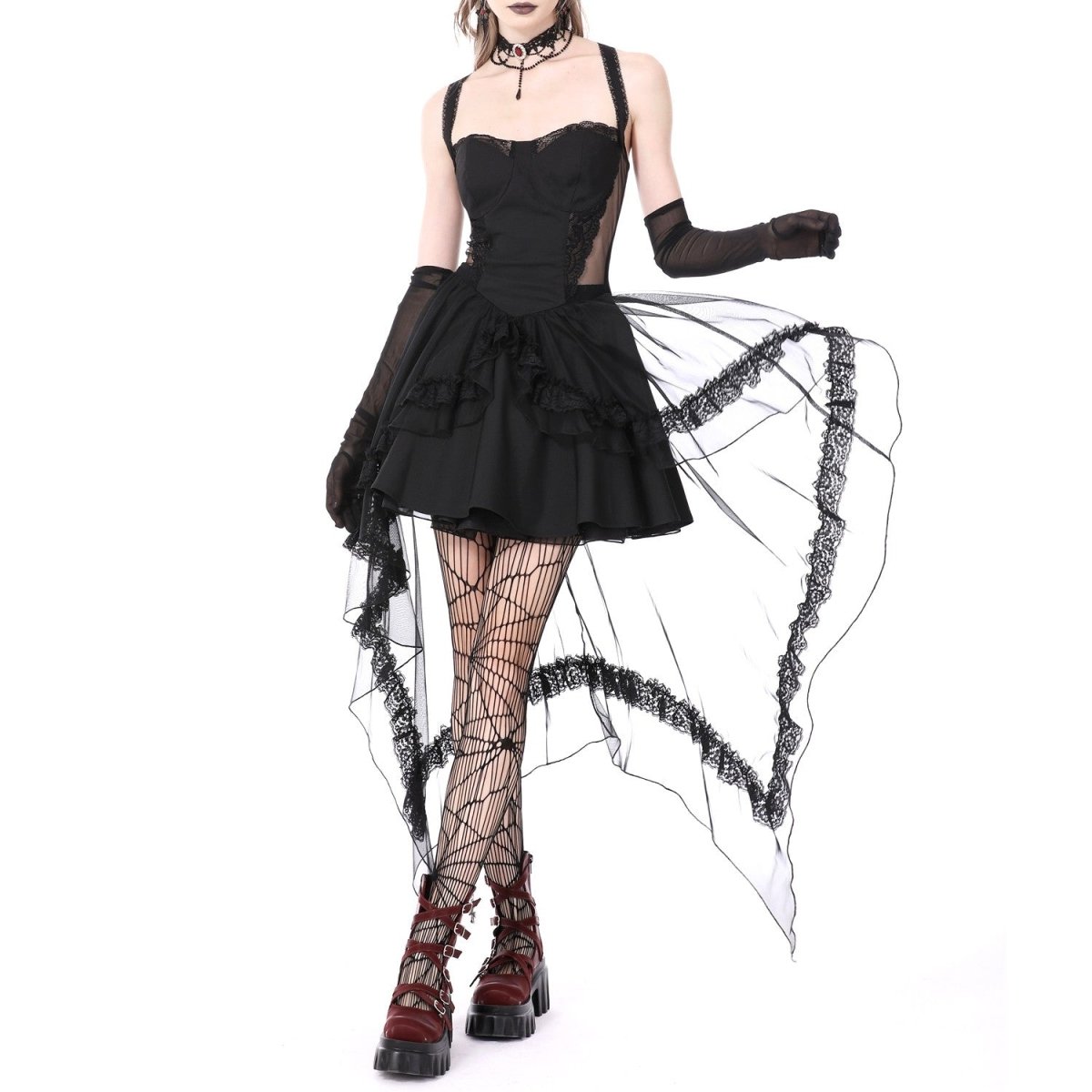 Vestido gótico negro con cola de tul en picos, vista frontal puesta