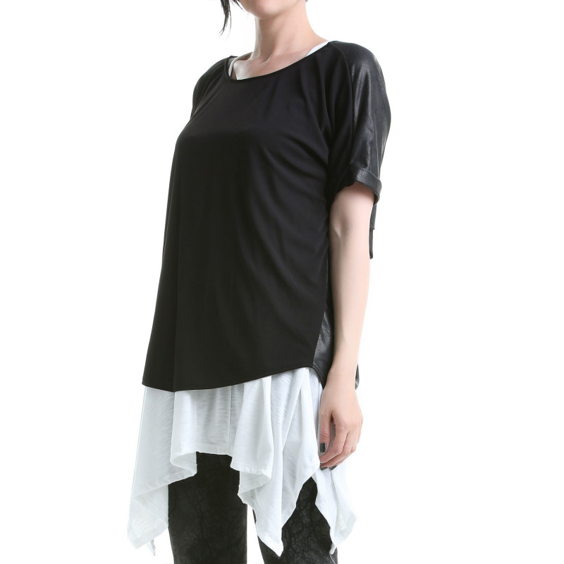 Langes Schwarzes T-Shirt