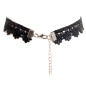Schwarzes Halsband aus Häkelspitze