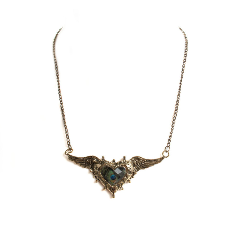 Collar Corazón con Alas Dorado