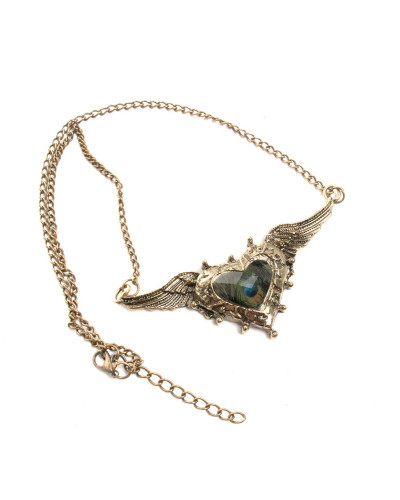 Collar Corazón con Alas Dorado
