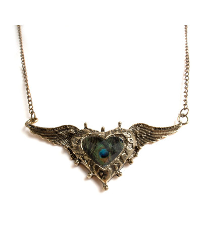 Collar Corazón con Alas Dorado