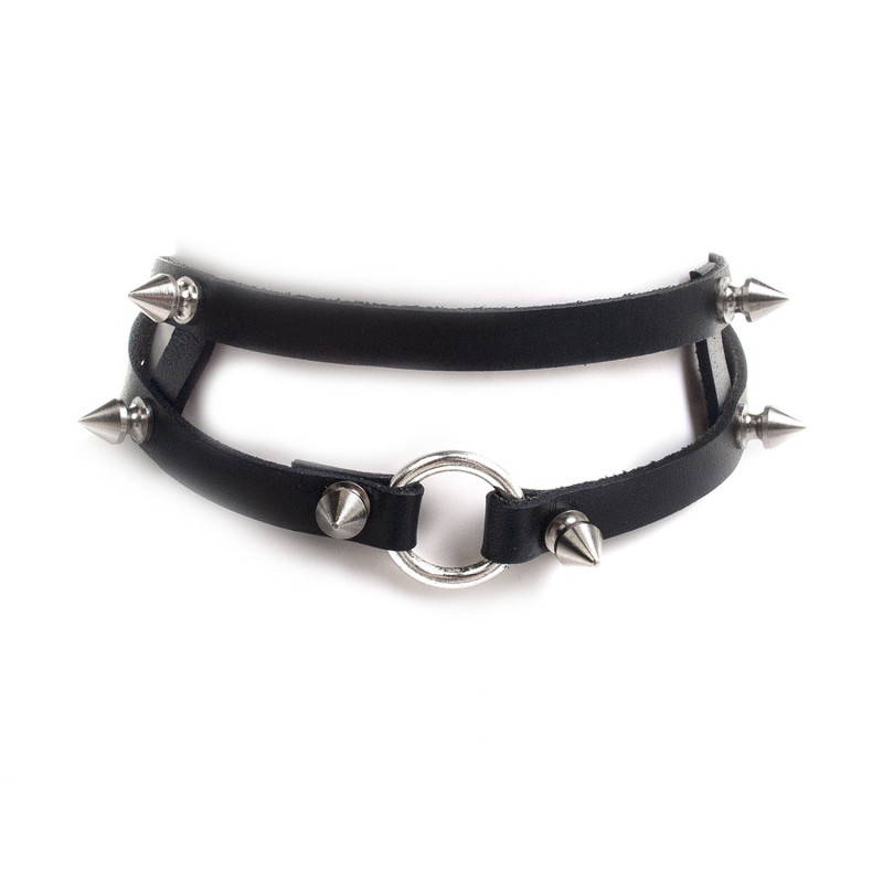 Collar Tipo Arnés con Aro y Tachuelas de Pico