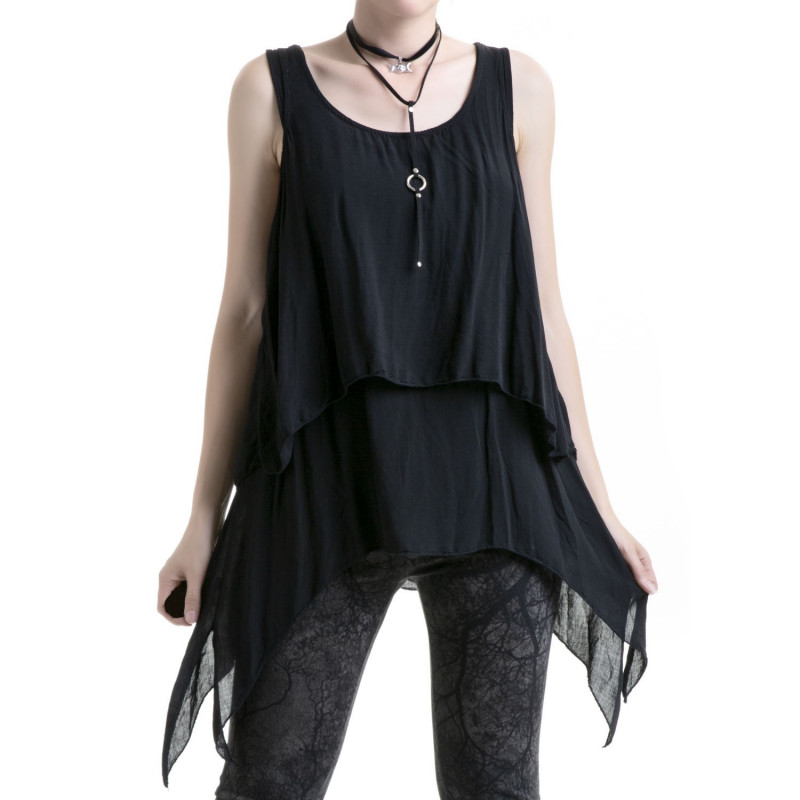 camiseta negra ancha