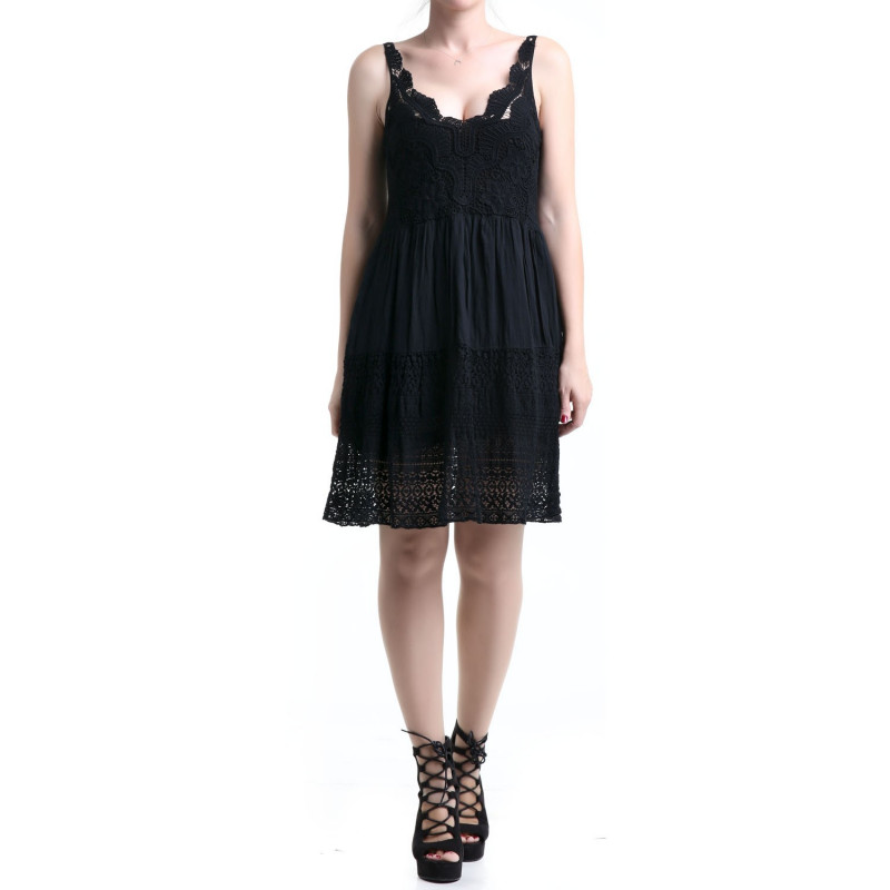 vestido negro con encaje