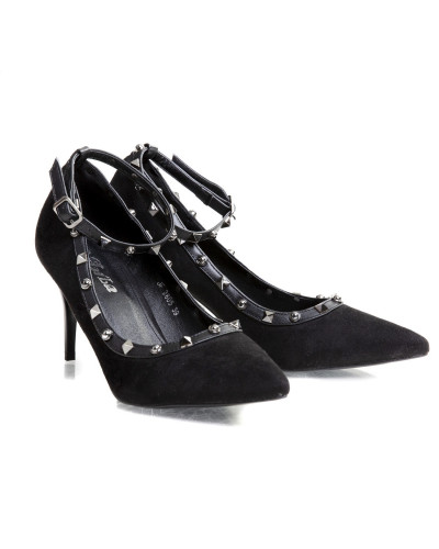 Sapatos com Tachas