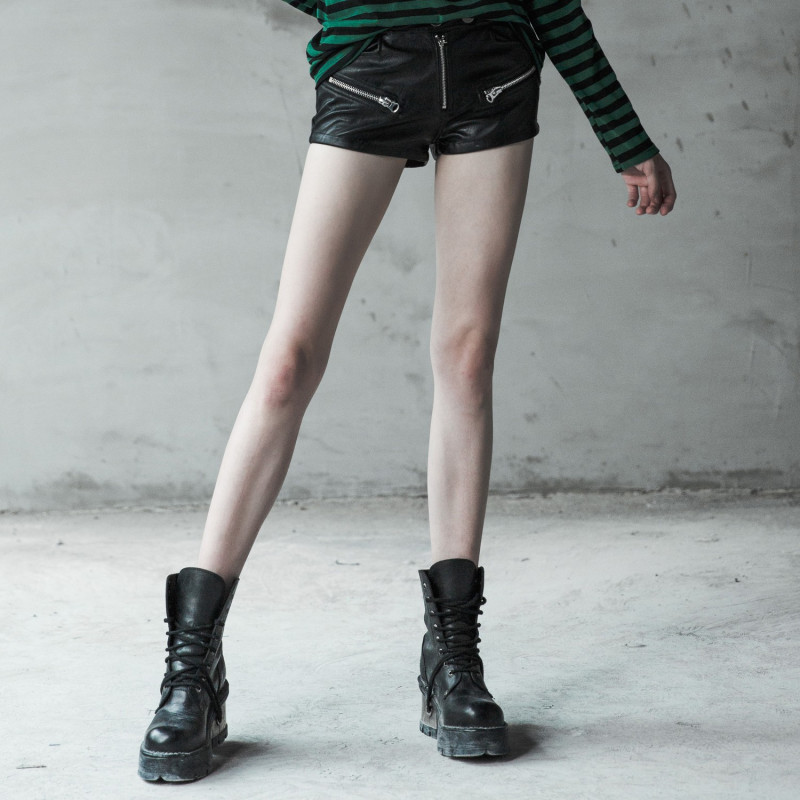 Shorts de Couro Artificial
