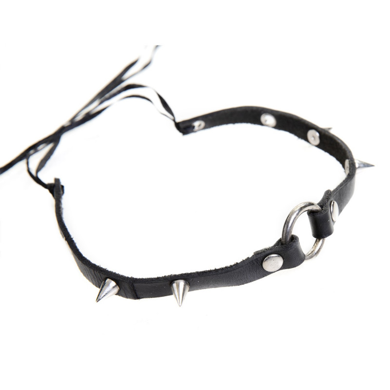 choker con pinchos
