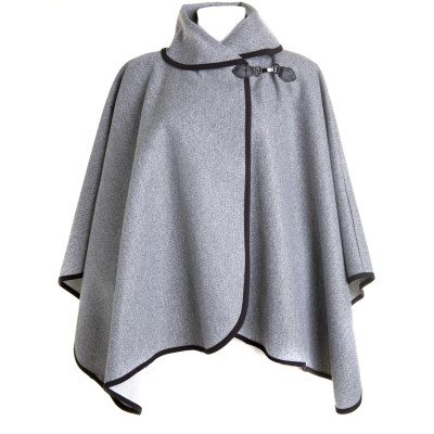 Poncho Gótico Cinza