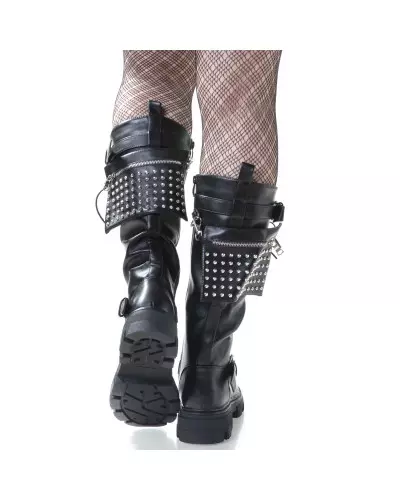 Stiefel mit Taschen und Nieten der Style-Marke für 29,90 €