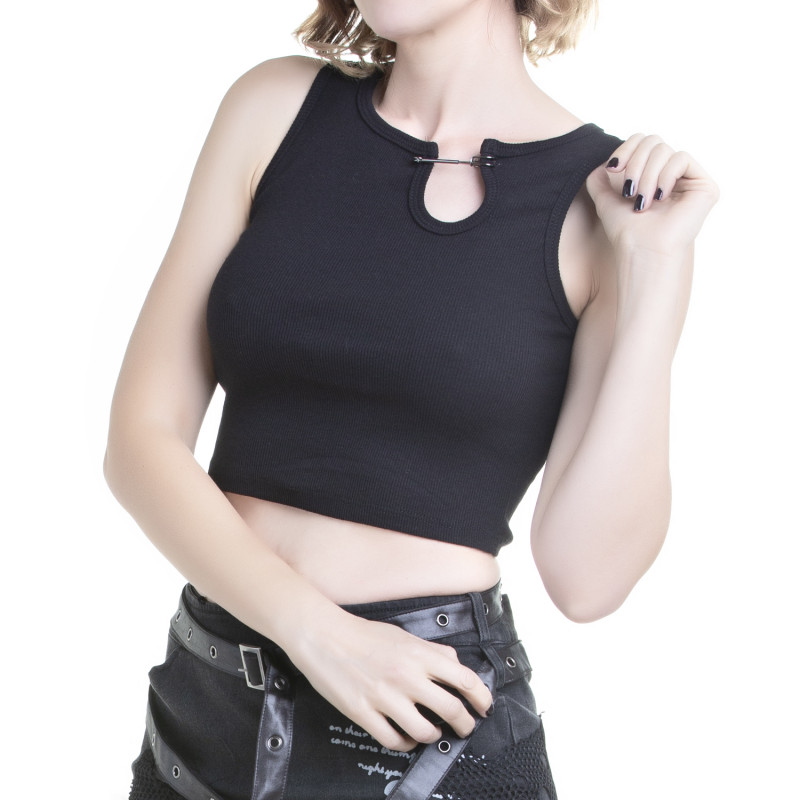 Camiseta Gótica con Imperdibles