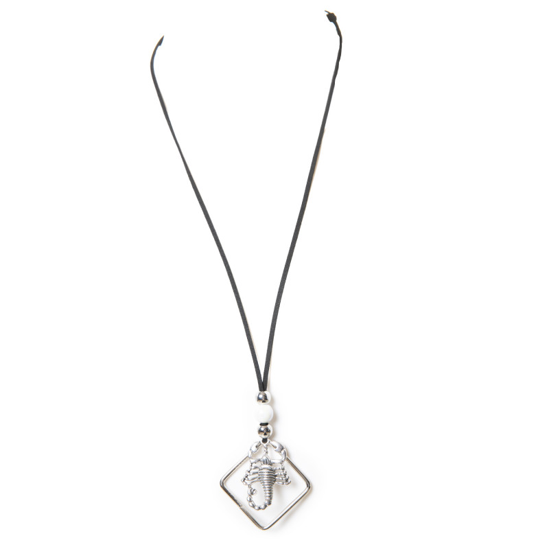 Collier avec Scorpion