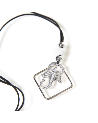 Collier avec Scorpion