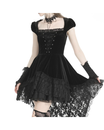 Kleid aus Samt und Spitze