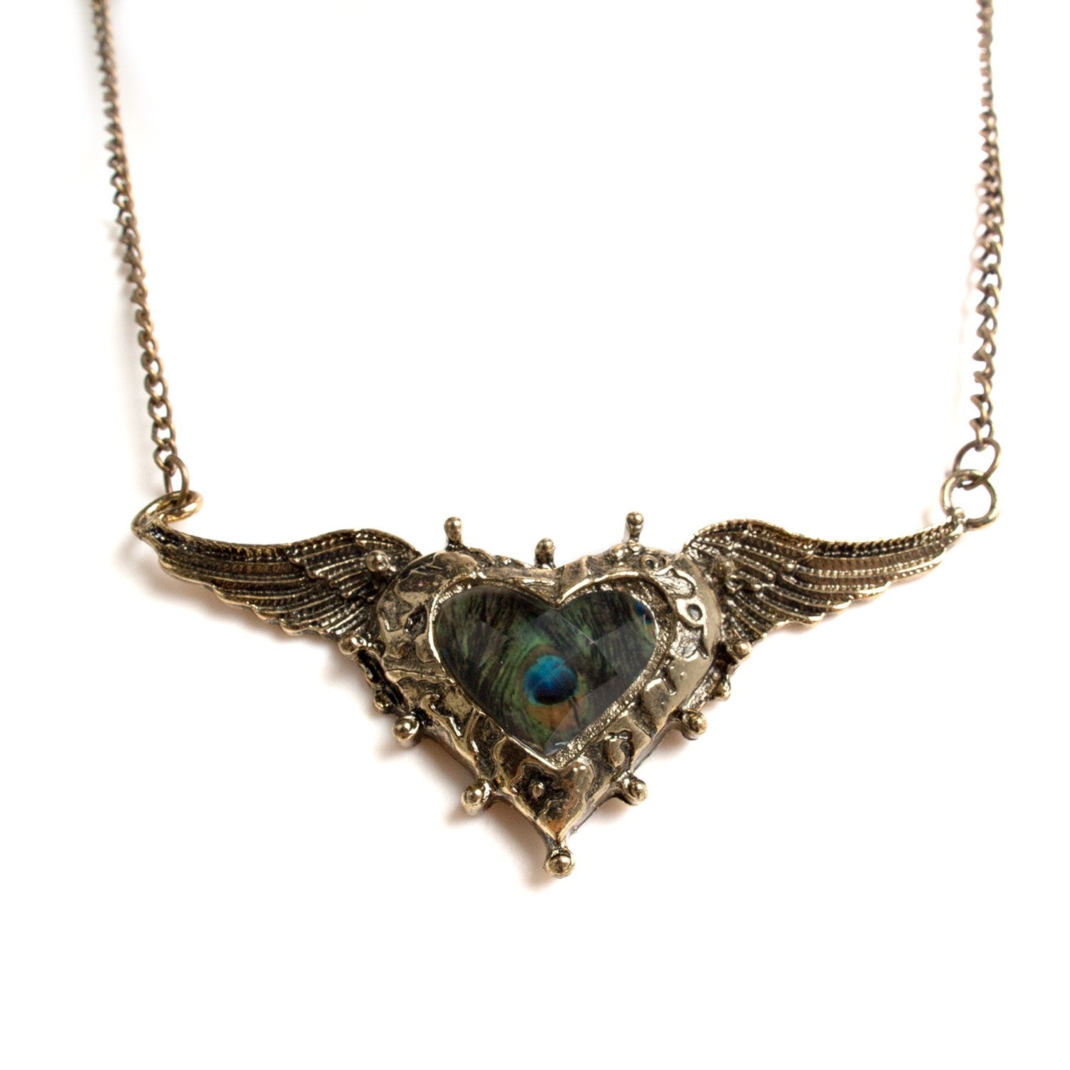 Collar Corazón con Alas Dorado