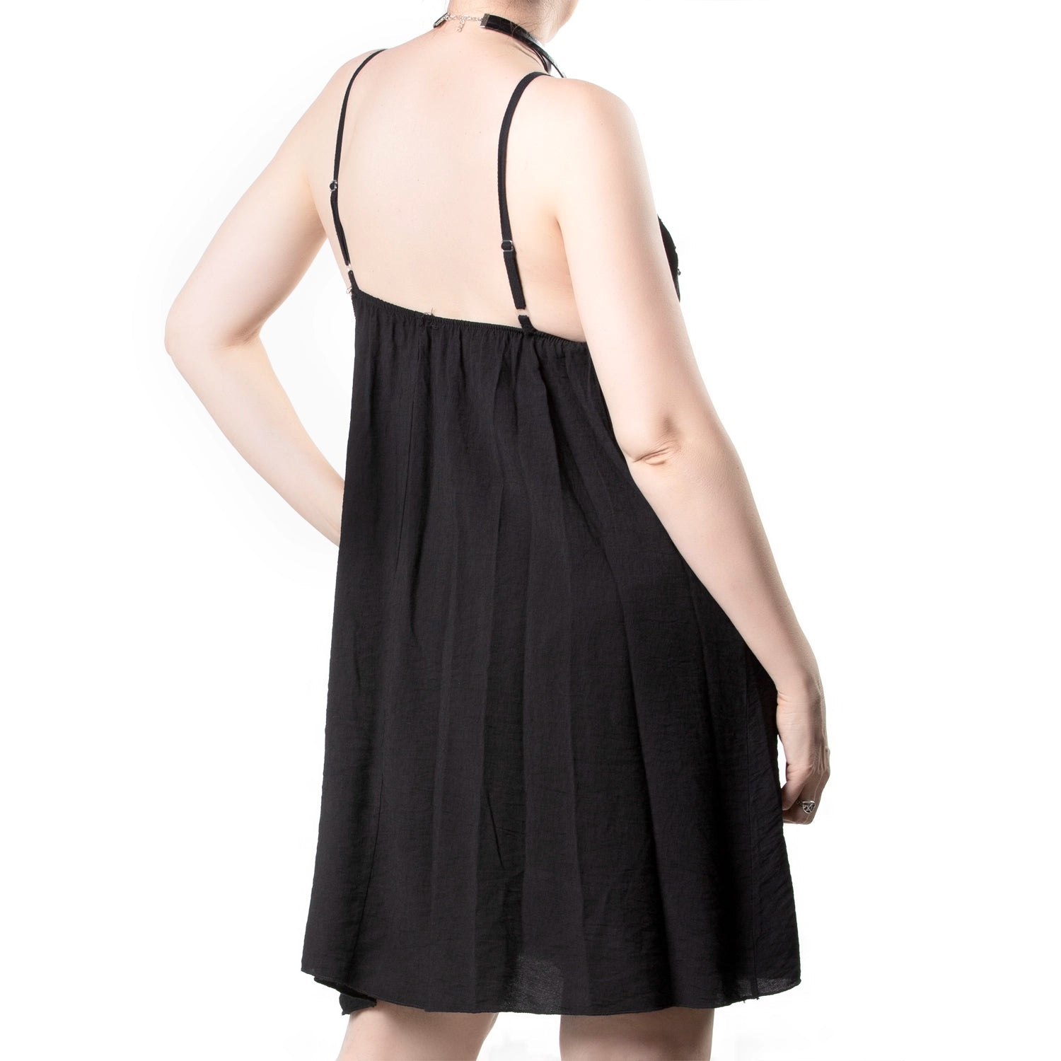 Vestido Corto Negro Babydoll con Tachuelas Plateadas