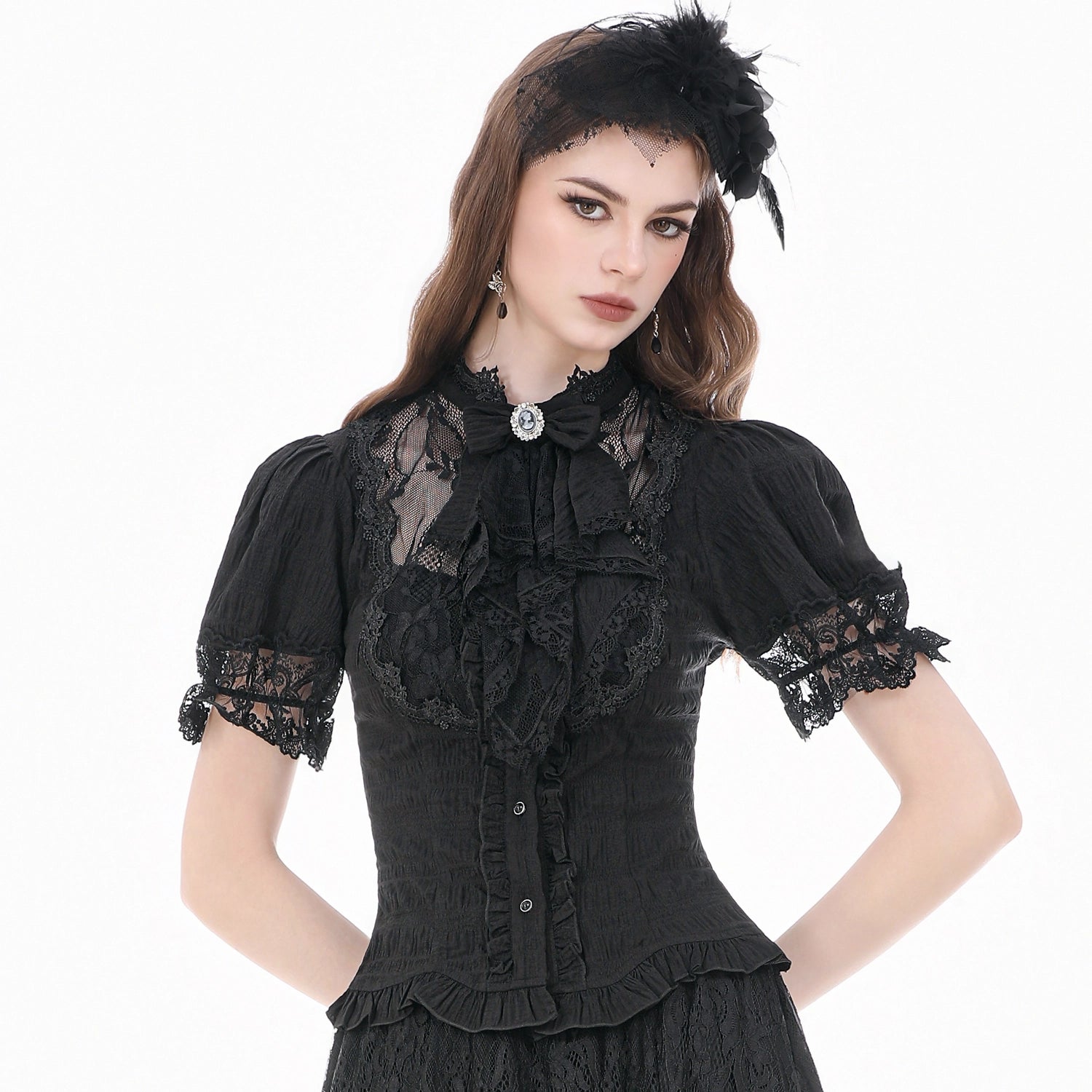 Blusa Gótica Victoriana de Encaje con Camafeo