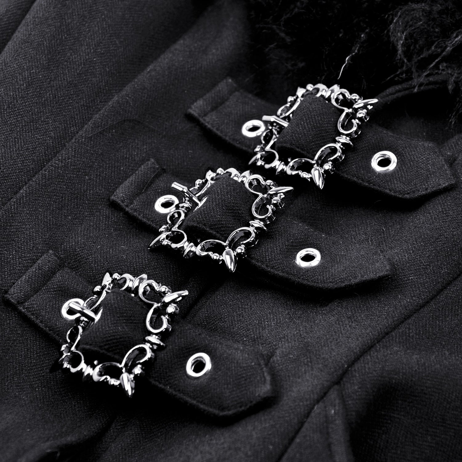 Abrigo Largo con Cuello de Pelo y Lazada Trasera