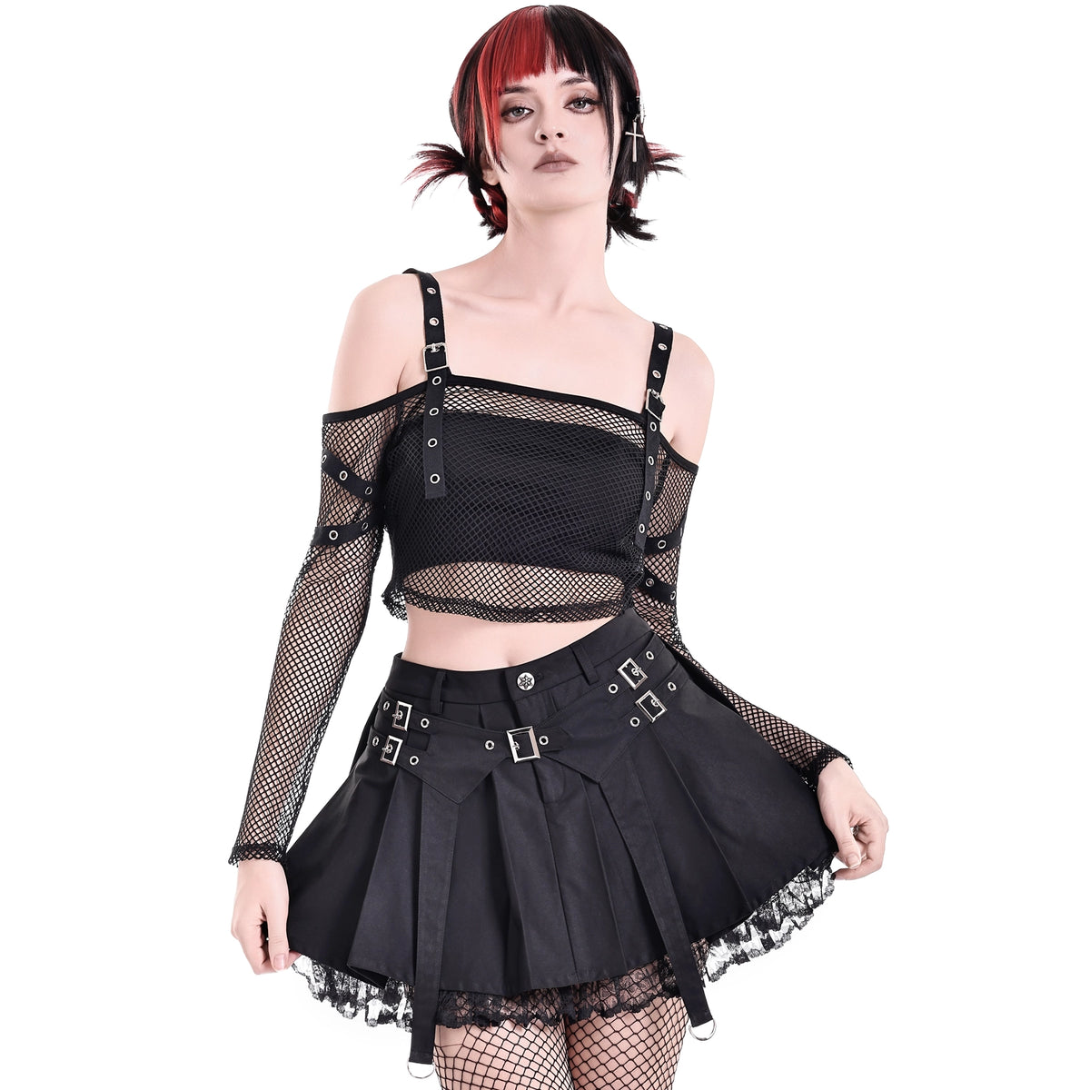 Minifalda Plisada Negra Punk con Hebillas y Bajo de Encaje, puesto en modelo, foto 3