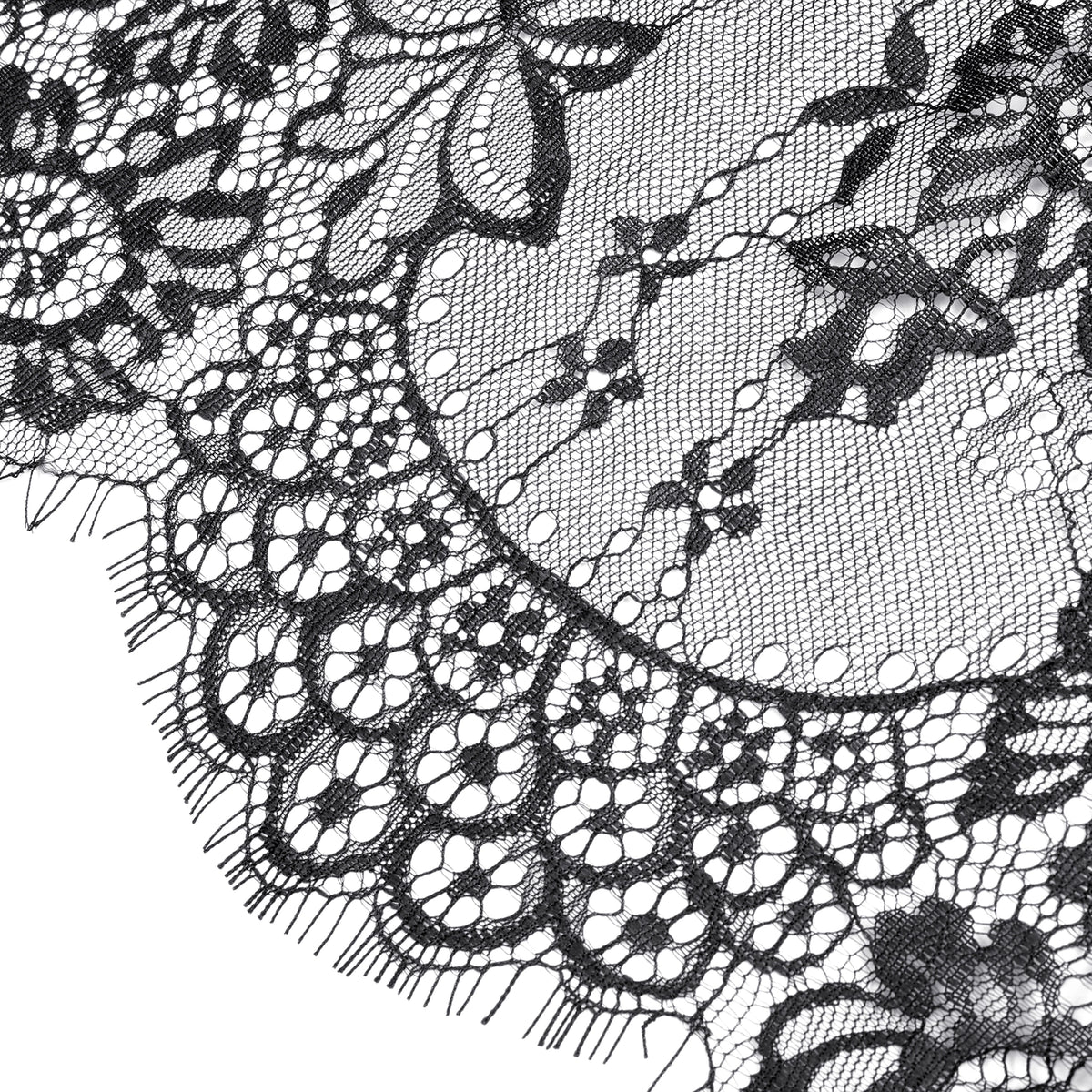 Falda negra victoriana de volantes puesta, vista trasera