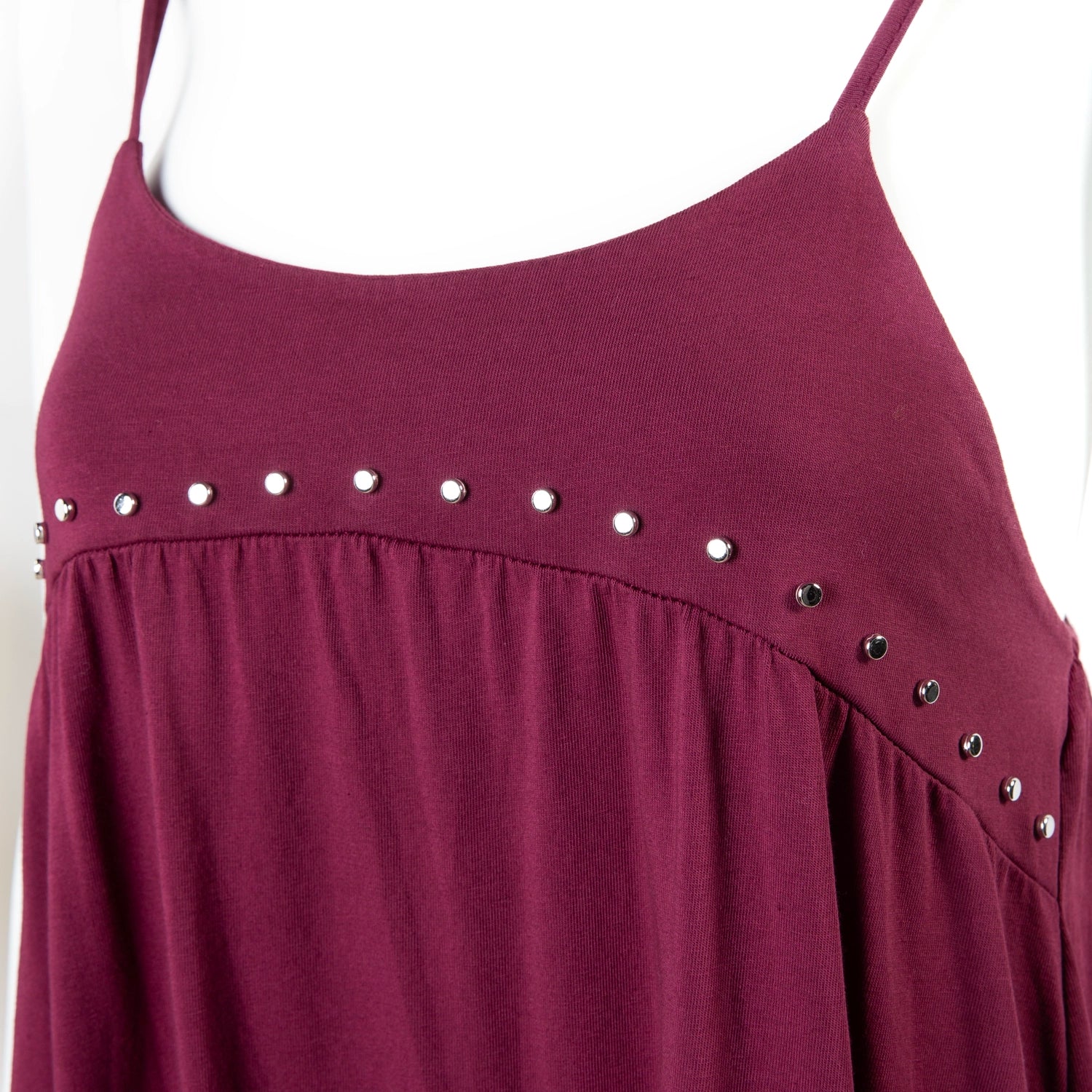 Vestido Largo  con Tachuelas  y Tirantes Finos