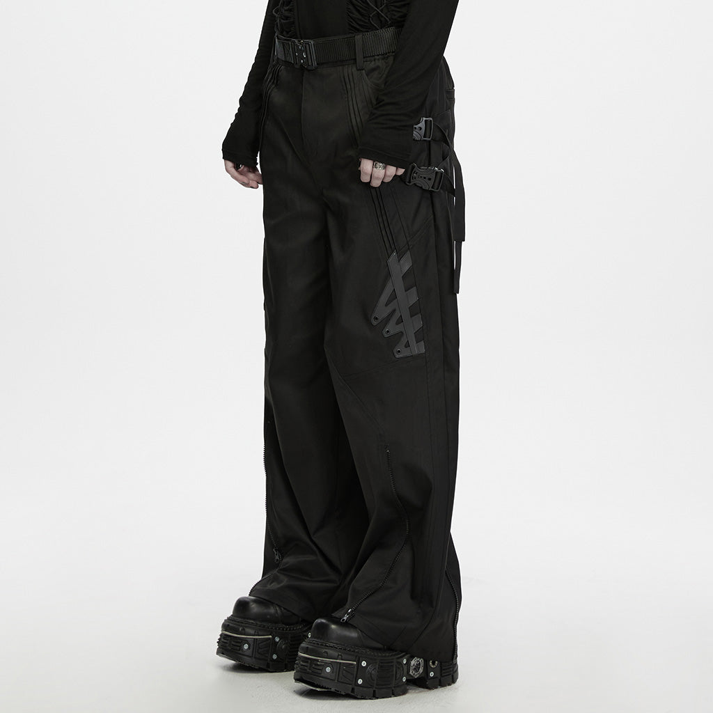 Lateral del pantalón techwear con hebillas en la cadera y aplicación de goma