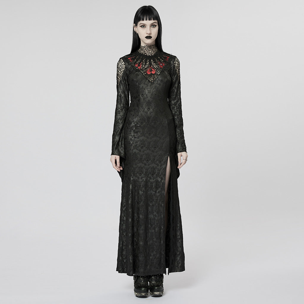 Vestido largo gótico negro puesto, vista frontal con canesú de encaje de telaraña y corazones rojos